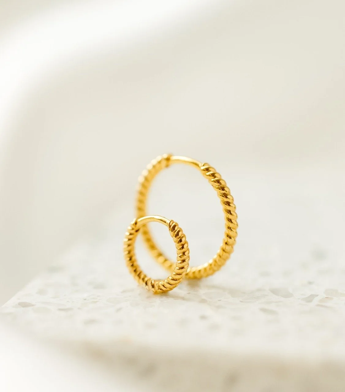 Groß (3589_3990168663-beloved-twisted-hoops-gold-original).jpeg
