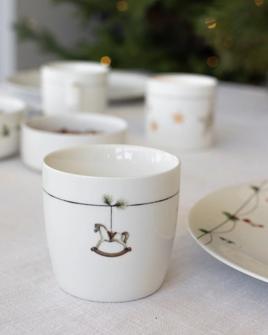 soegne_home_tasse_weiss_weihnachten_schaukelpferd_3.jpeg