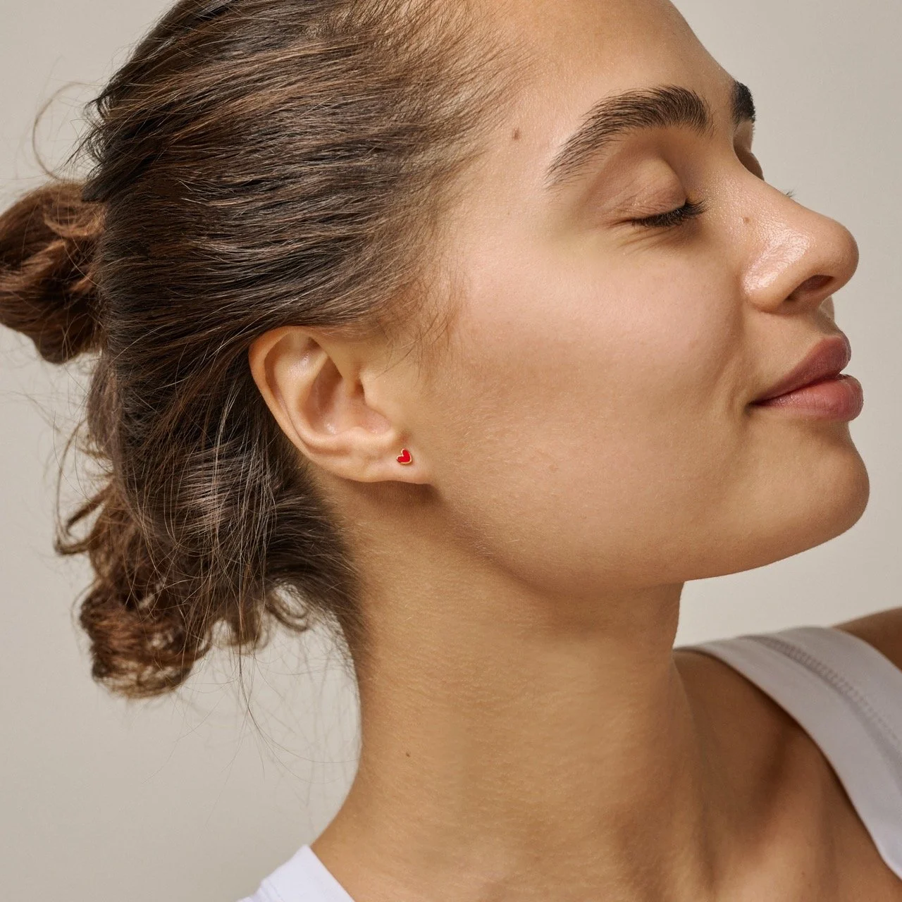 enamel_copenhagen_ohrstecker_amore_gold_rot_Studs_Amore_red_2.jpeg
