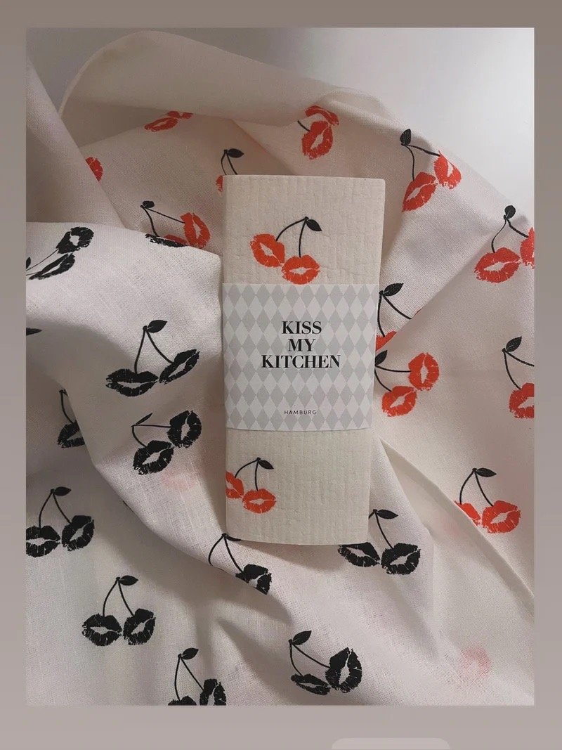 Kiss my kitchen Schwammtuch Cherry Kiss Rot Schwarz.jpeg