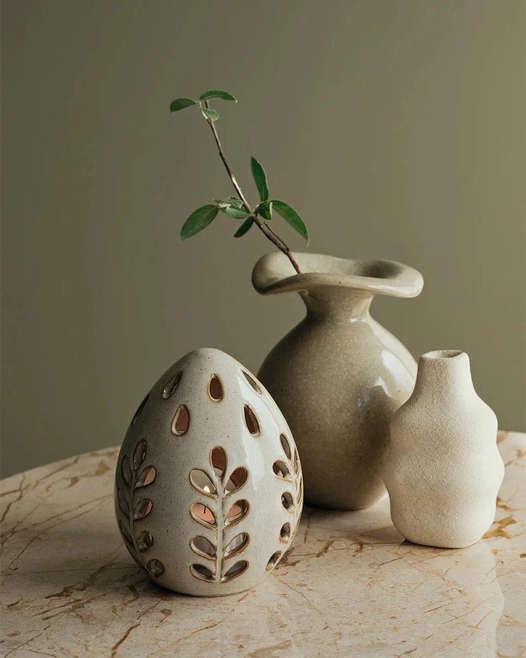 broste-copenhagen-laterne-egga-steingut-sand-9-5x12cm-03.jpg