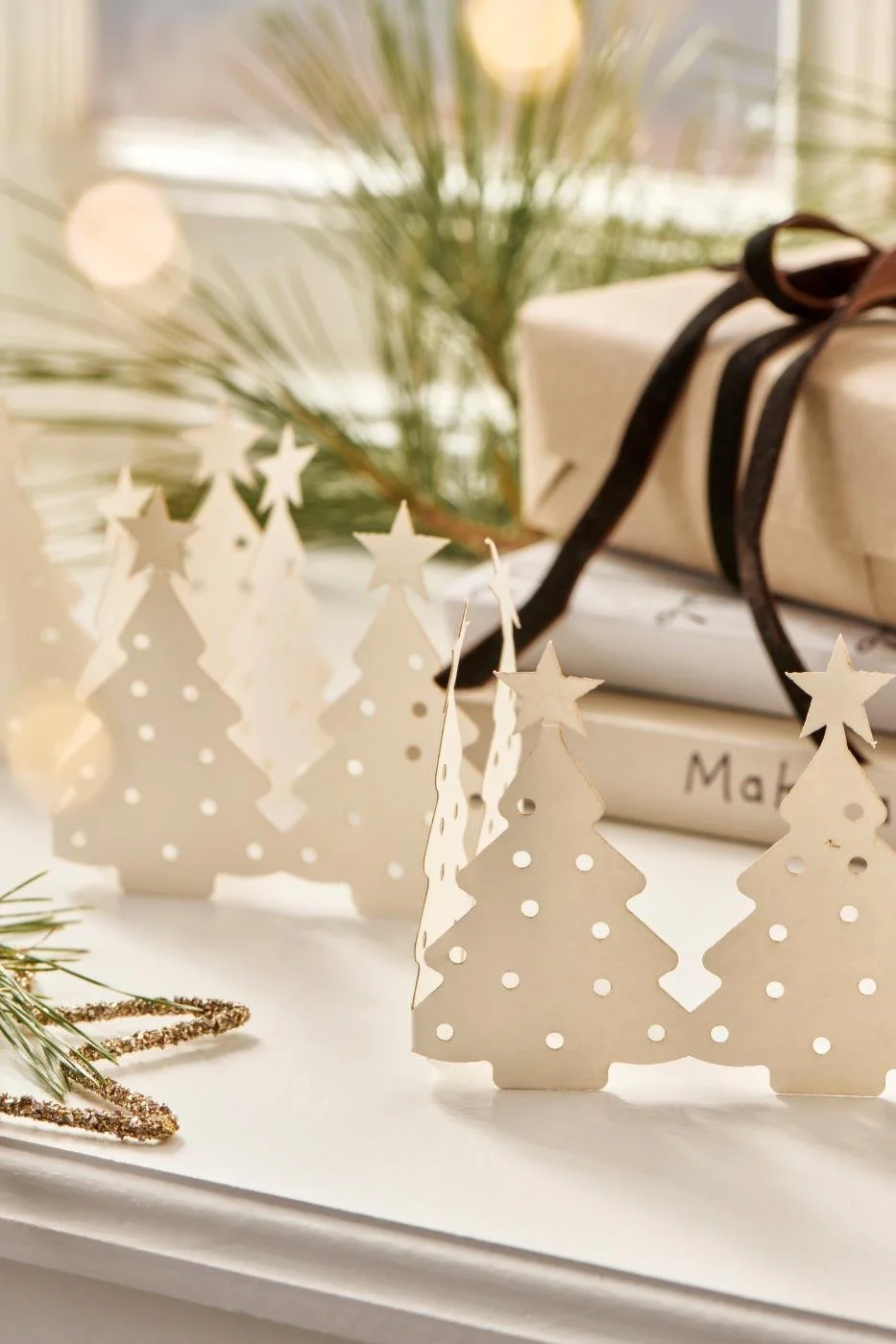 Ib Laursen Weihnachtstisch Dekoration Tannenbaum weiss Papier.jpg