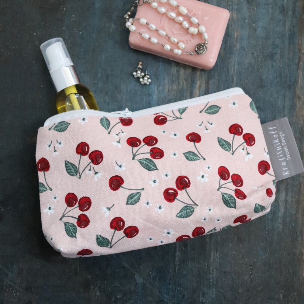 krasilnikoff_kleine_tasche_mit_reissverschluss_kirschen_rosa.png