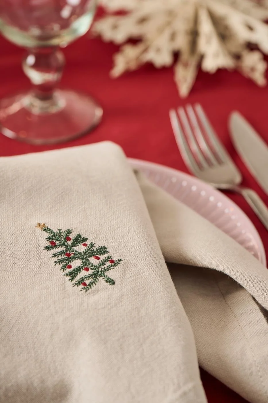 Ib Laursen Stoff Serviette mit kleinem Tannenbaum leinenfarbig.jpg