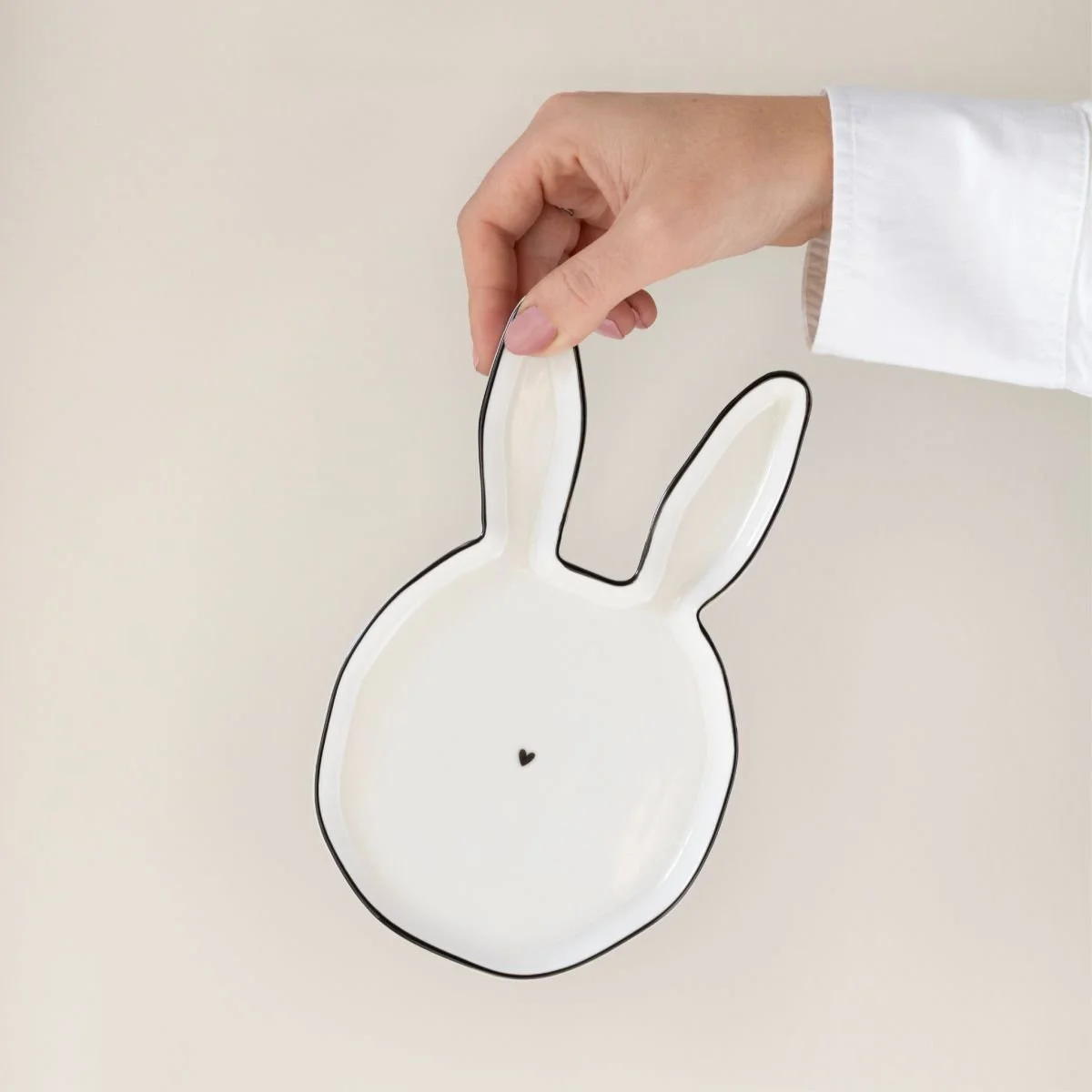 Bastion Collections Teller HasenOhren weiss kleines Herz.jpg