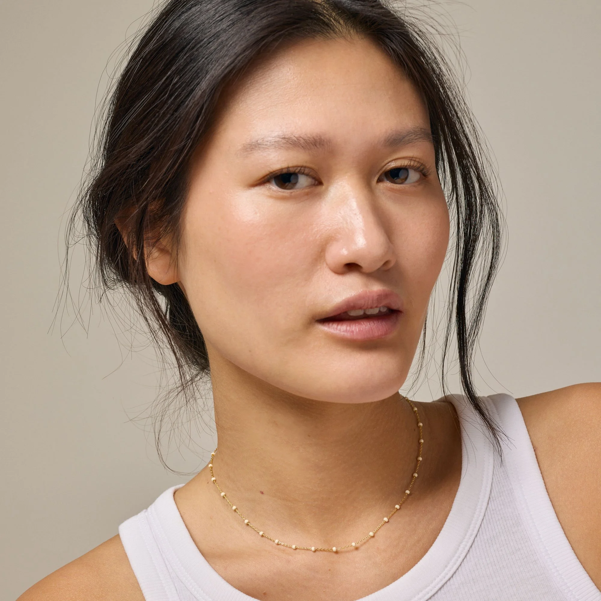 enamel_copenhagen_halskette_lola_gold_daisy_Necklace_Lola_Daisy_2.jpg