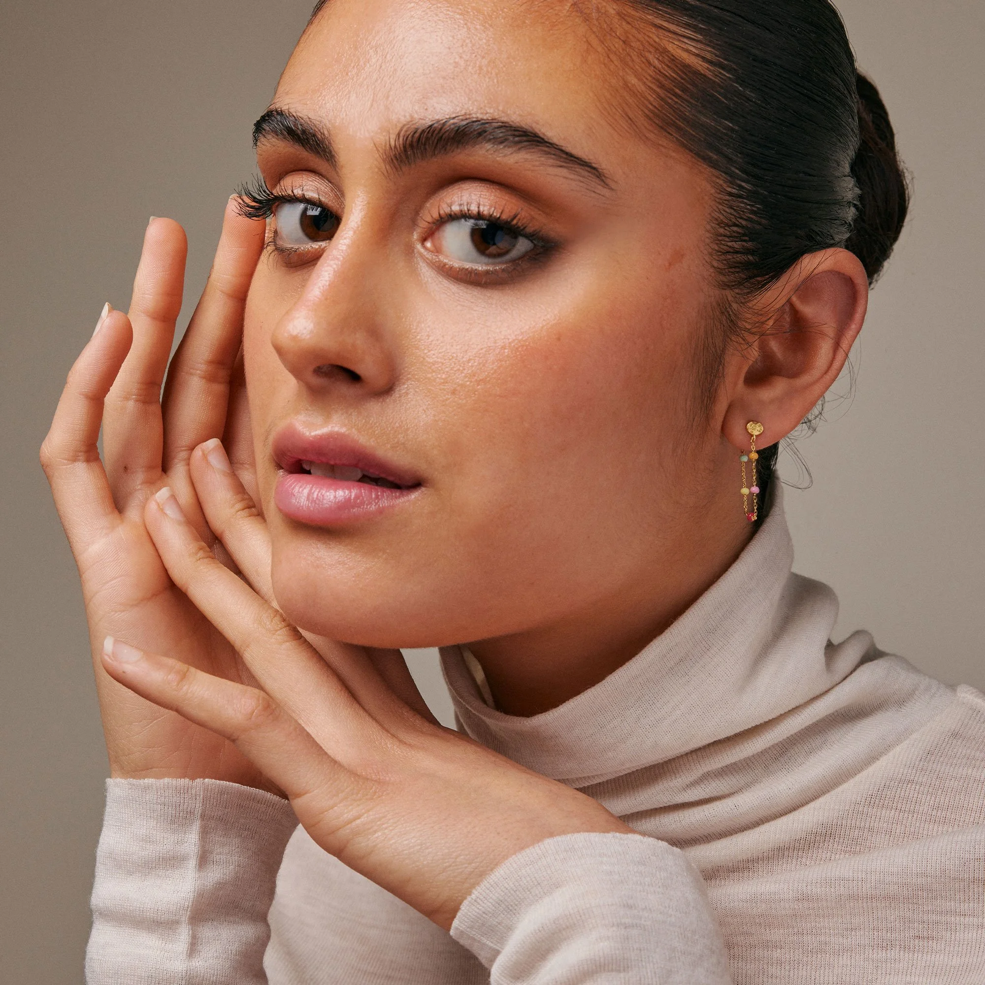 enamel_copenhagen_ohrringe_lola_gold_regenbogen_Earring_Lola_rainbow_2.jpg