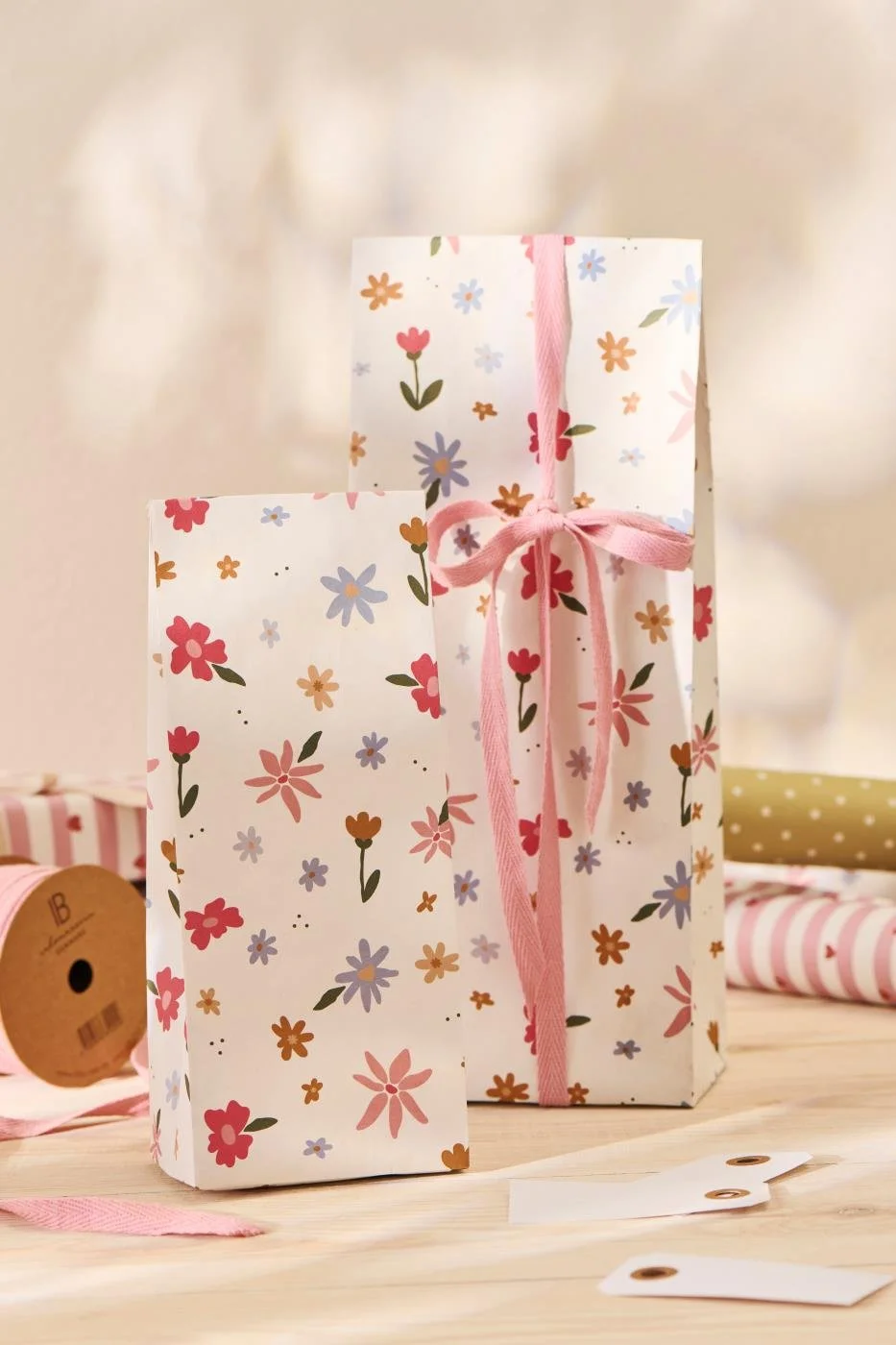 ib_laursen_geschenk_verpackung_buntfalt_tuete_blumenwiese.jpg