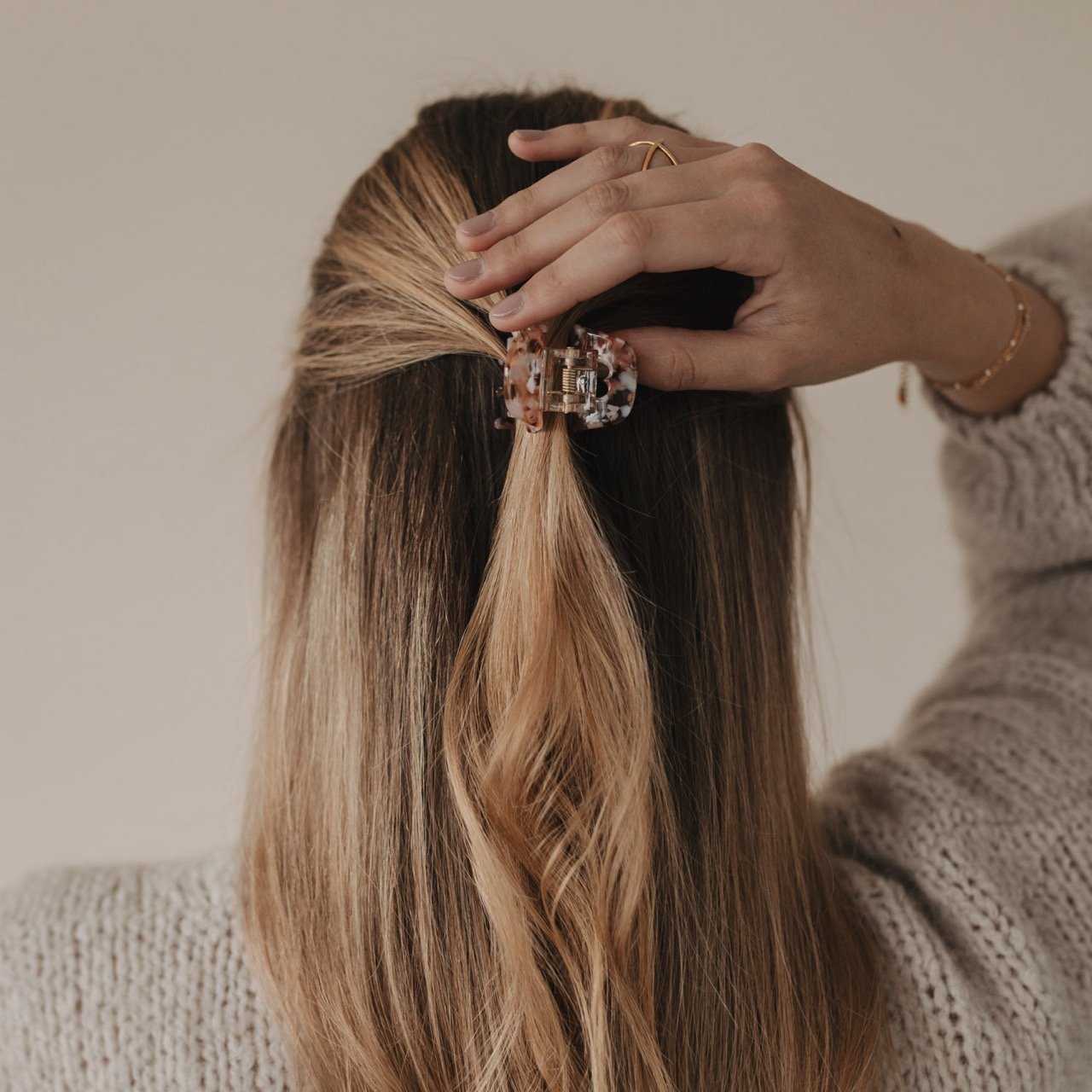 eulenschnitt_haar_spange_klein_herz_almond_photocredits_eulenschnitt_4.jpeg
