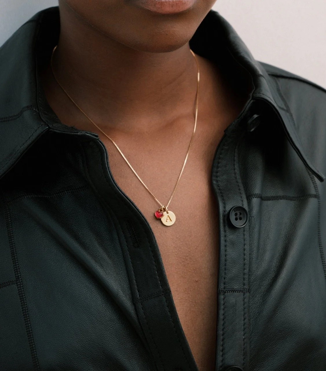 Syster P Anhaenger Gold rotes Herz Beloved Heart.jpeg