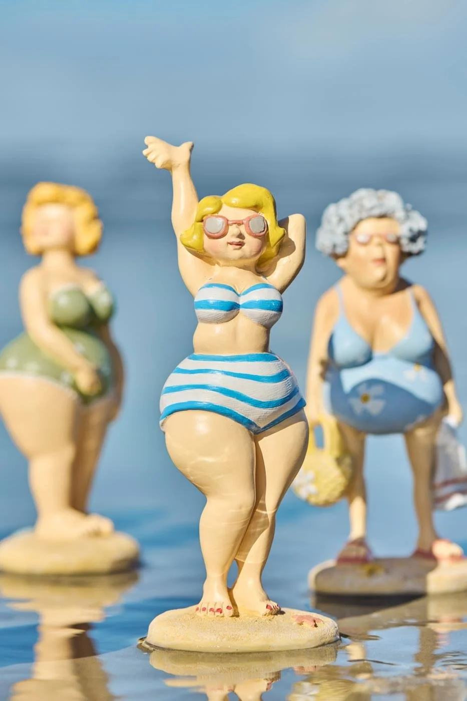 ib_laursen_damen_in_badekleidung_strandkoeniginnen_2.jpg