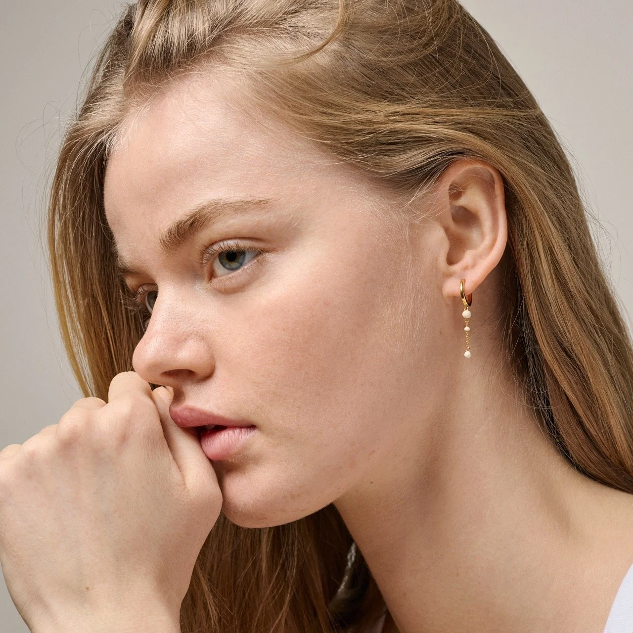 enamel_copenhagen_ohrringe_lola_bold_gold_daisy_Hoops_Lola_Bold_Daisy_1.jpeg
