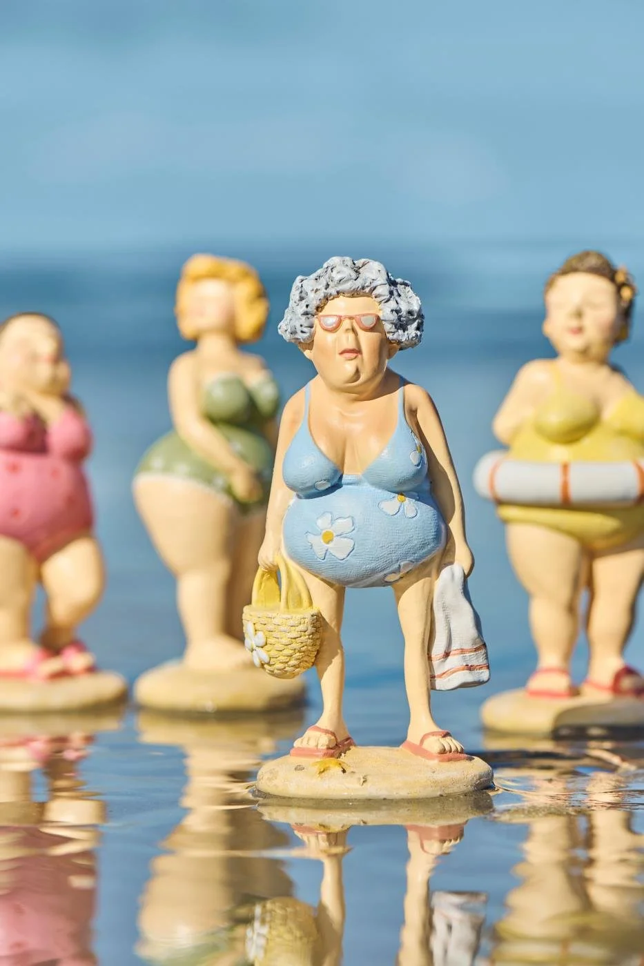 ib_laursen_damen_in_badekleidung_strandkoeniginnen_3.jpg