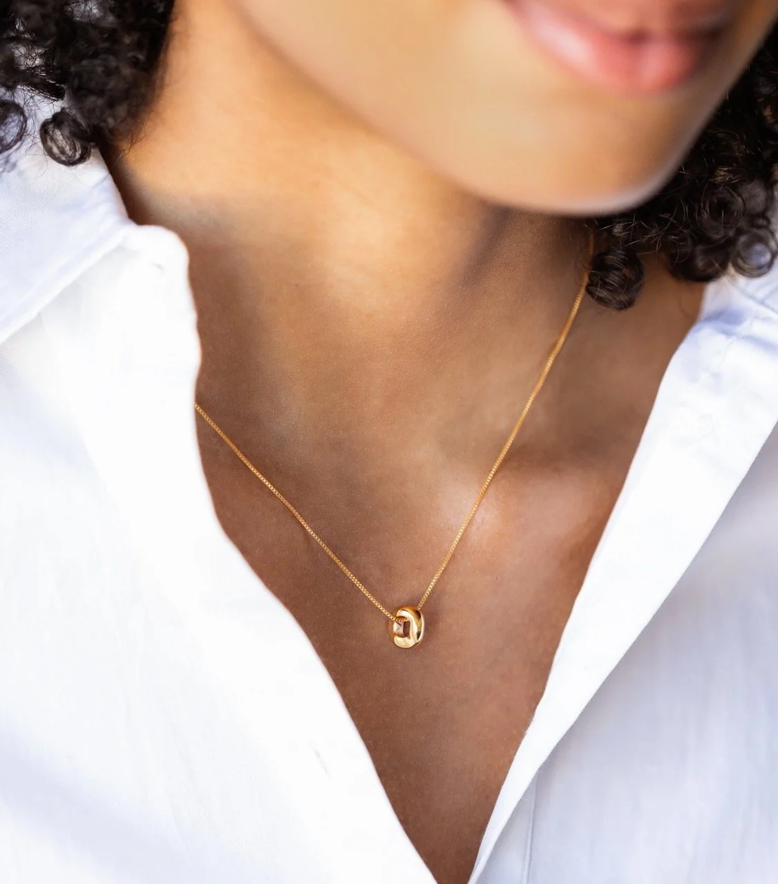 Syster P Halskette Bolded Wavy mit Anhaenger Gold.jpeg