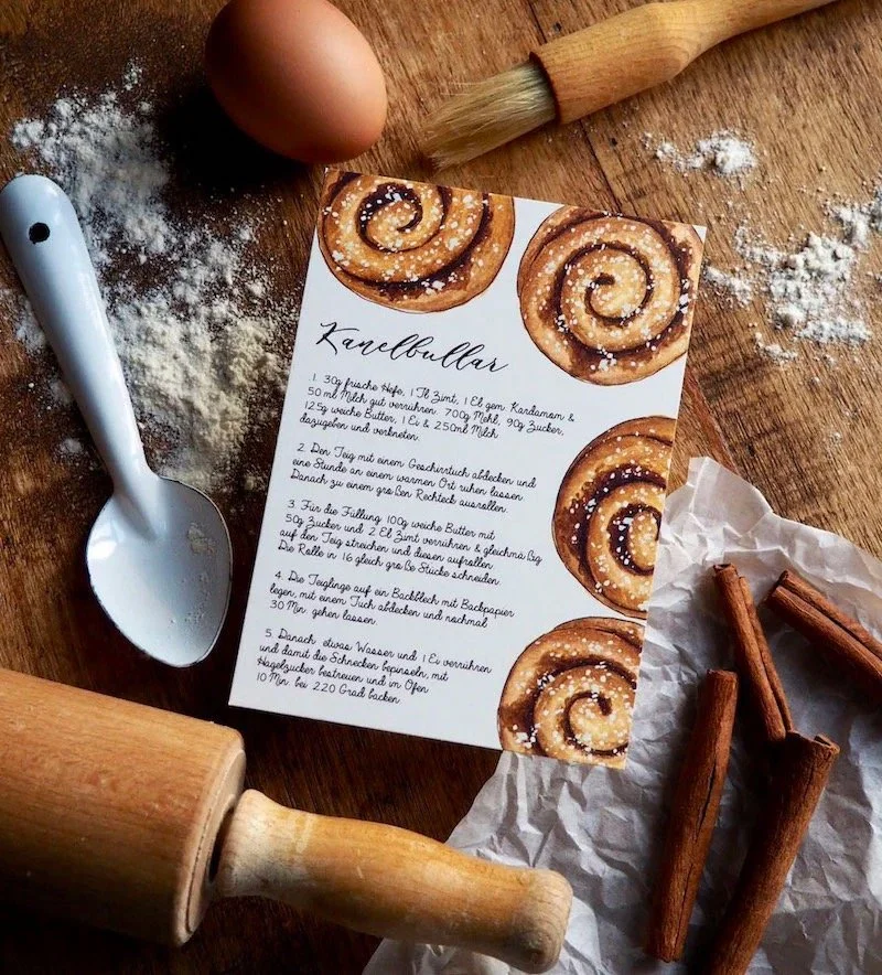 FROLLEIN LÜCKE Postkarte "Kanelbullar | Zimtschnecken"