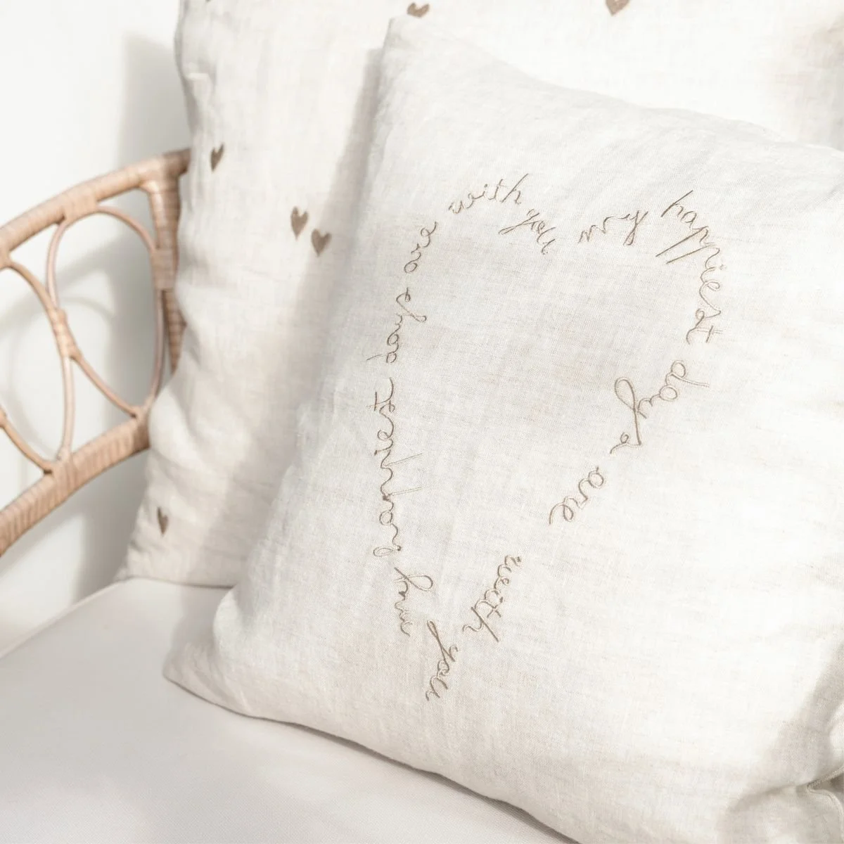 Bastion Collections Kissenbezug Leinen Natur Herz Stickerei.jpg