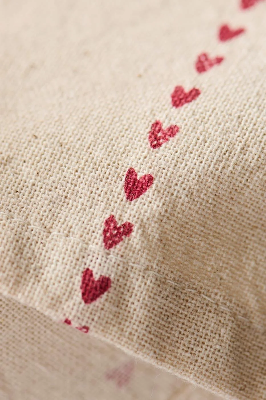 ib_laursen_stoff_serviette_valentina_natur_rote_herzen.jpg
