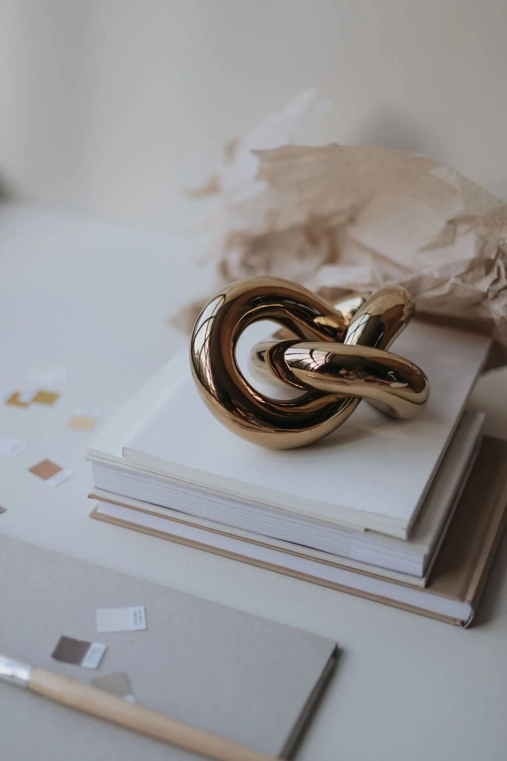 cooee-knot-table-gold-objekt-endlosknoten-02.jpg