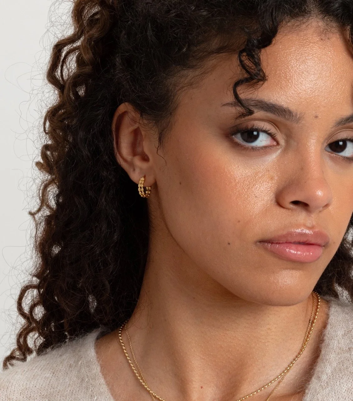 Syster P Ohringe in Gold Model Lunetta.jpeg