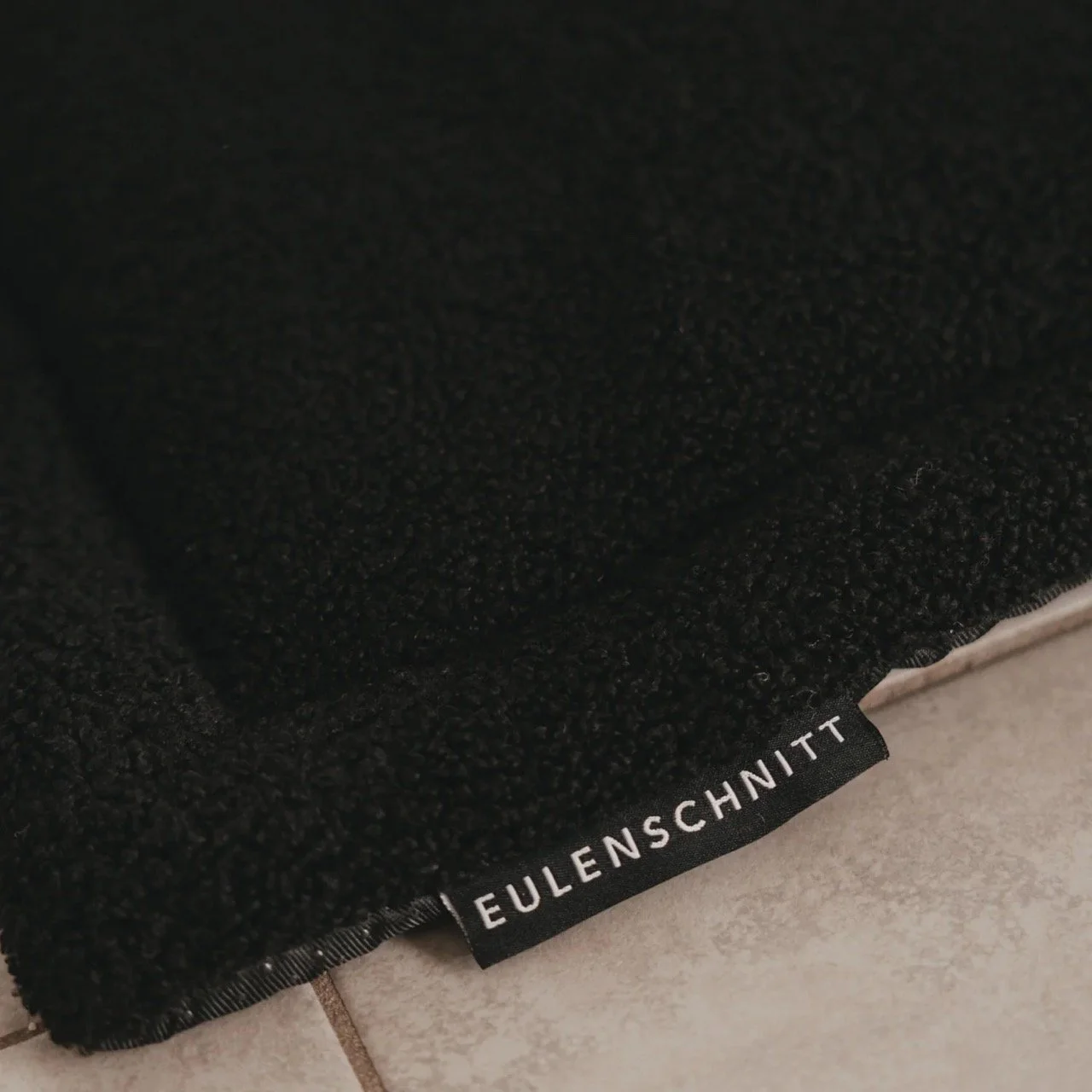 eulenschnitt_st-087_hundedecke_schwarz_s_photocredits_eulenschnitt-17.jpg (Kopie)