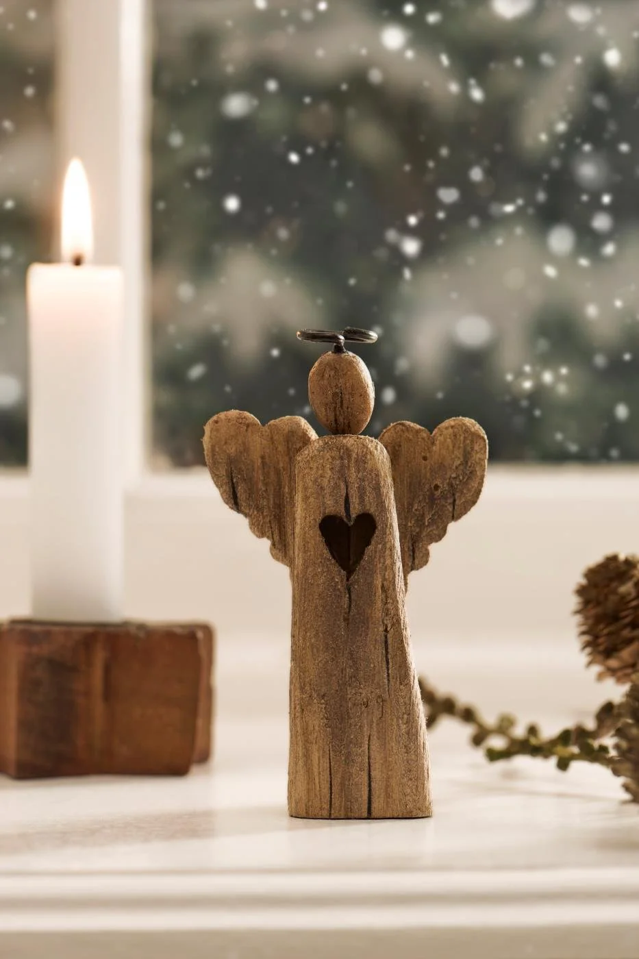 Ib Laursen Holz Engel Lucia stehend H10.jpg