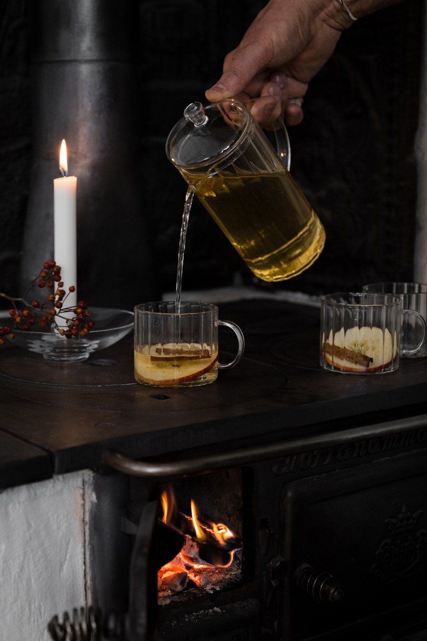 Ernst Glaskanne mit Deckel und Rillen Design.jpeg