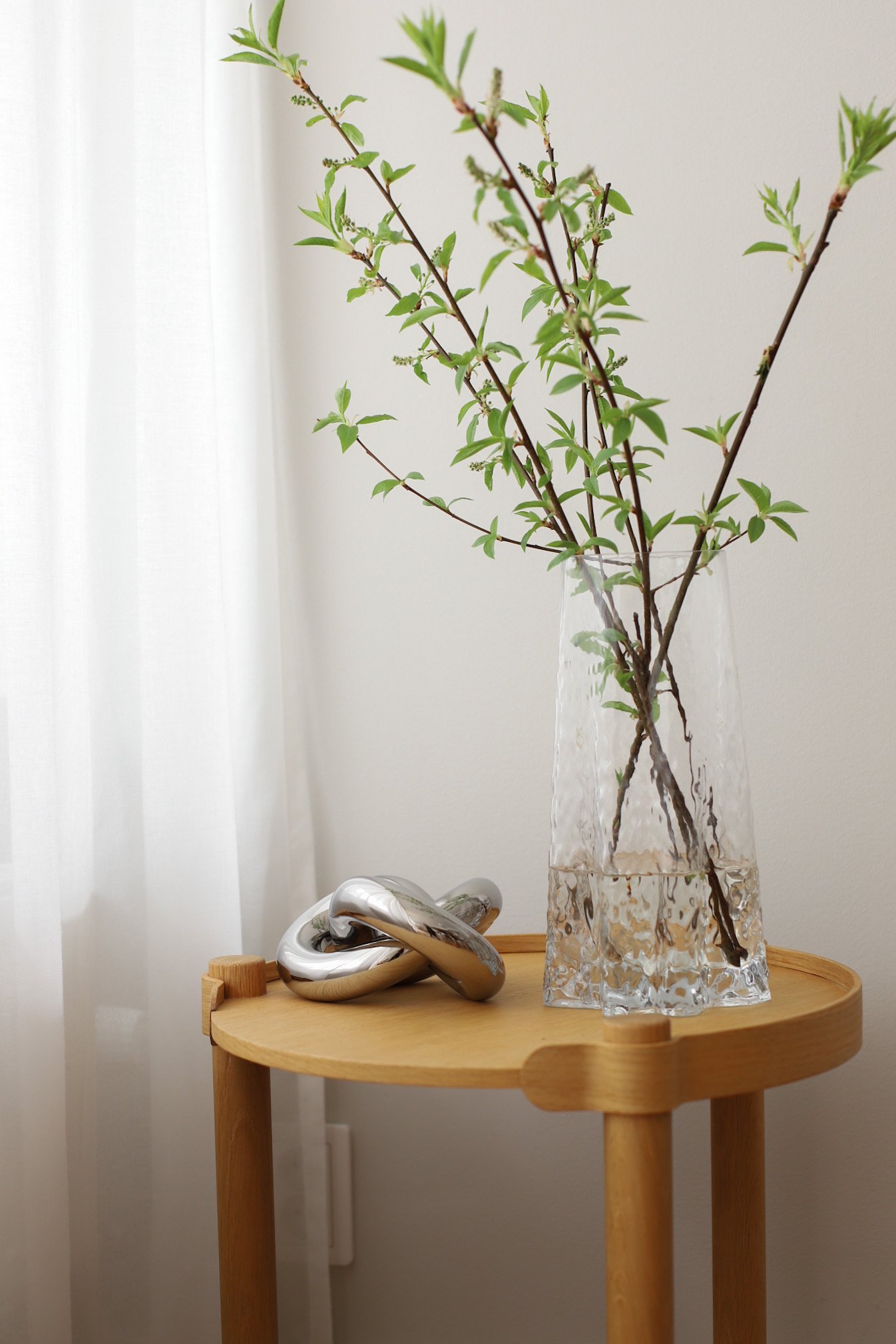 cooee-knot-table-silber-objekt-endlosknoten-03.jpg