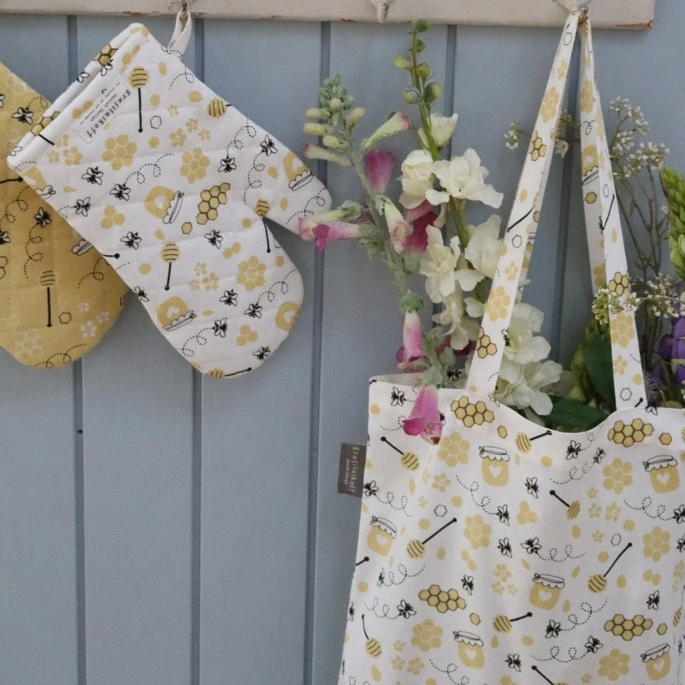 krasilnikoff_shopper_baumwolle_weiss_gelb_bienen_honig.jpeg