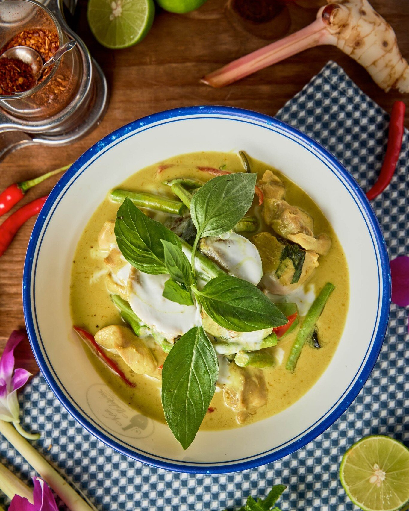 Creamy, bright and delicious a.k.a Thai Green Curry! A perfect harmony of savoury, spicy, sweet, and sour, a crowd pleaser!
⠀⠀⠀⠀⠀⠀⠀⠀⠀
#thaicurry #greencurry #thaifood #hkthairestaurant #saiyingpun #bestthaifood #hkrestaurant #hkig #kruawalaiphan #kw 