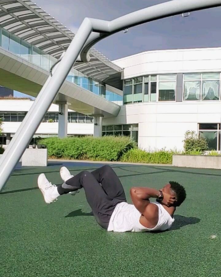 ****10 minute abs routine****⁣
⁣
Happy Friday y'all!⁣
I've wanted to put together short daily routines I can do in the morning right before I grab my coffee, so that I start the day off energetic!⁣
This is a quick 10 minute ab routine that can be per