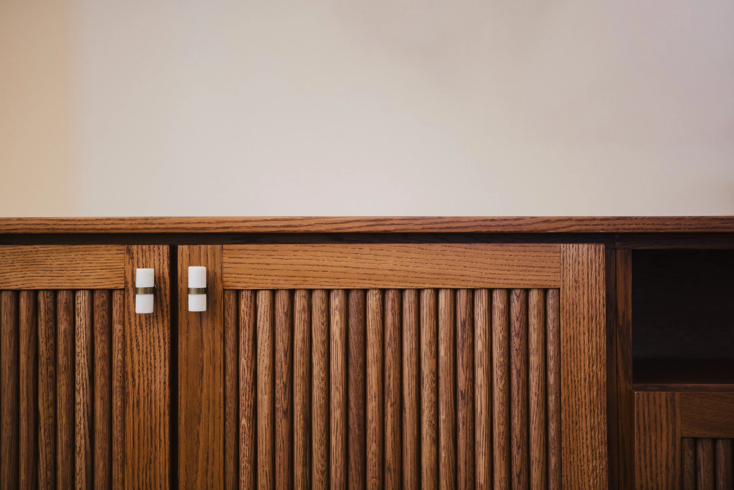 custom-media-unit-white-oak-detail.jpg