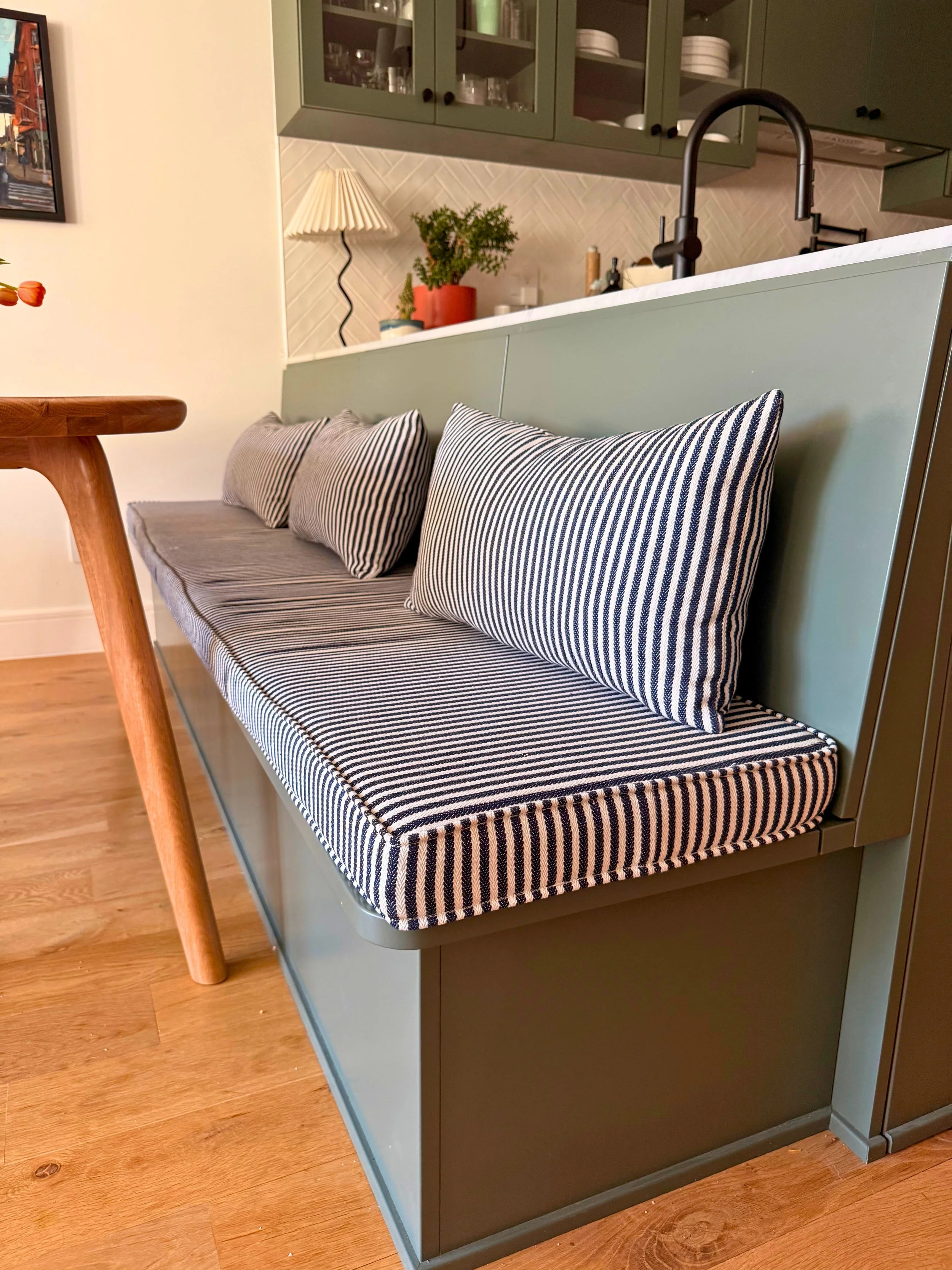 custom-banquette-bench-nyc-apartment.jpg