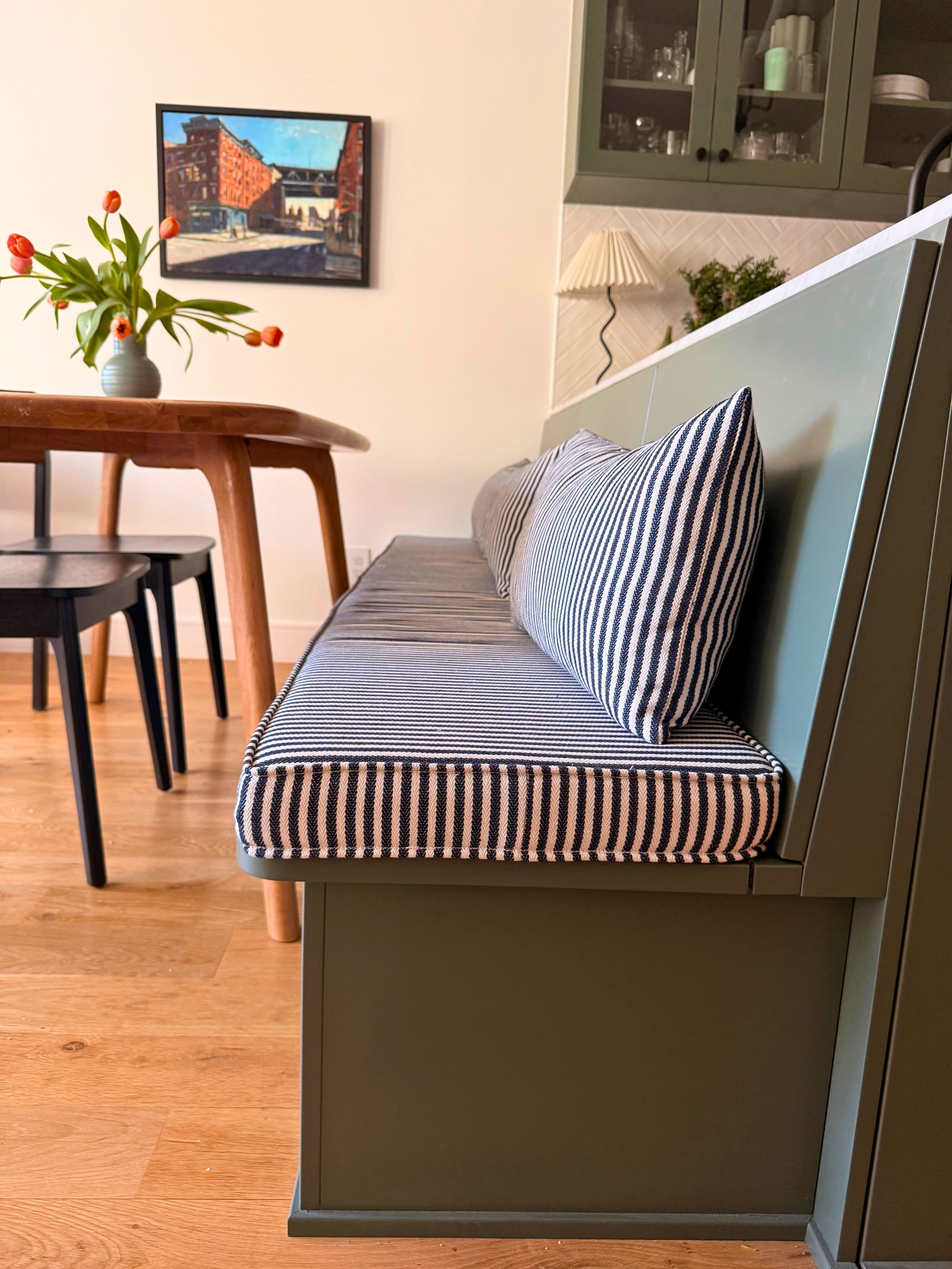 custom-banquette-seating-new-york-city-apartment.jpg