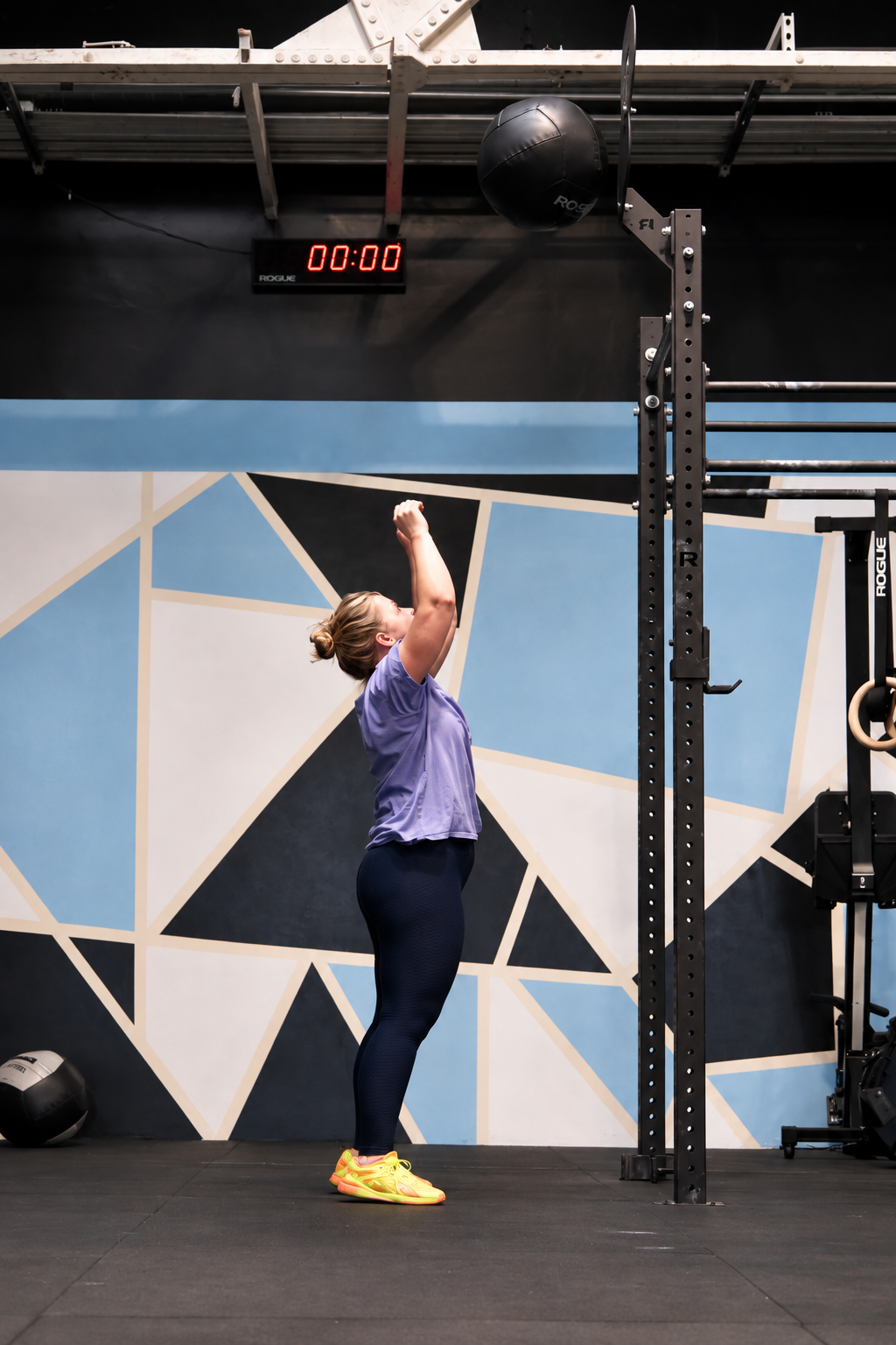 CrossFit Wall Ball Throw.png