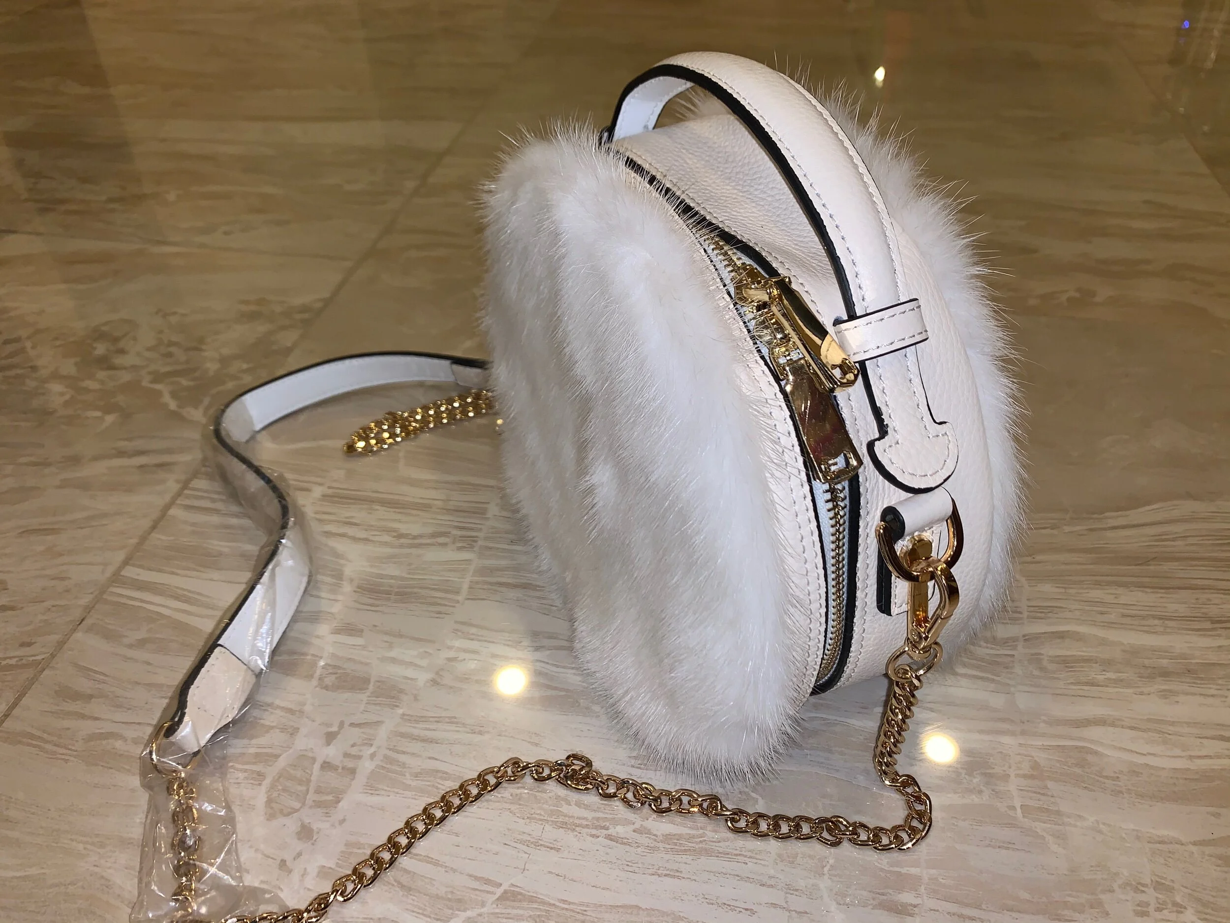 27972342-2924-4424-9483-D4EED53CD171