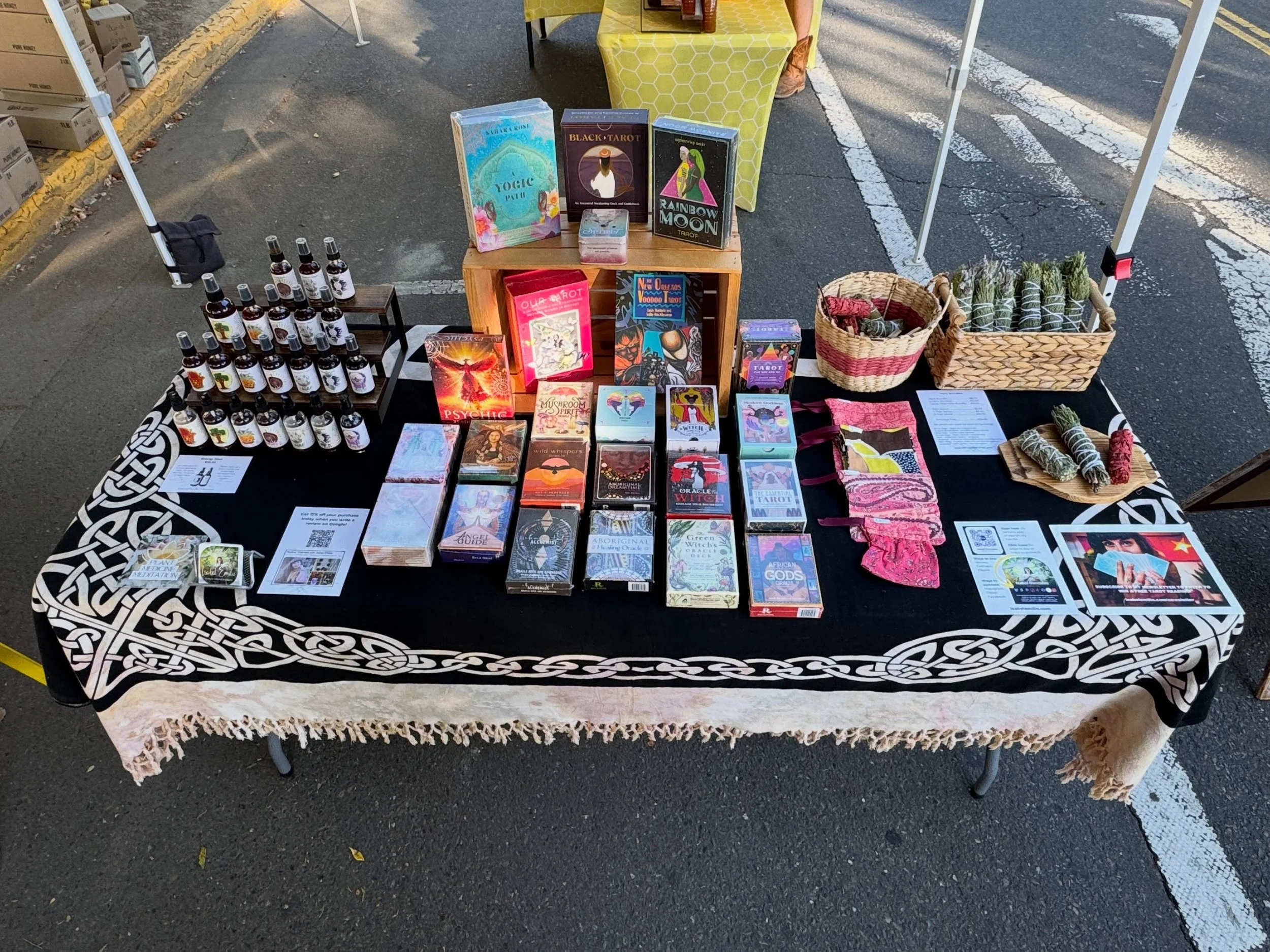 Hey Farmers Market friends! ICYMI, this weekend the @midtownfarmersmarket is going to look a little different.

My booth will no longer be near K and 19th, buuuuut my new spot is still on K near Outlet Coworking between 21st and 22nd. 📍

Come by thi