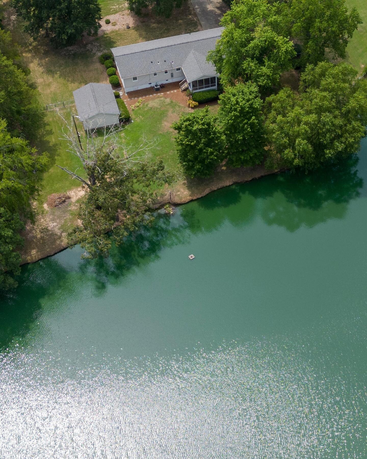 Seems like a great day to enjoy a cool breeze off your own pond in Durham NC! Check out this amazing listing by @bullcityagent @realestatebydesignnc 

#ncrealestate #durhamcountyrealestate #durhamncrealestate #bullcityrealestate #trianglencrealestate
