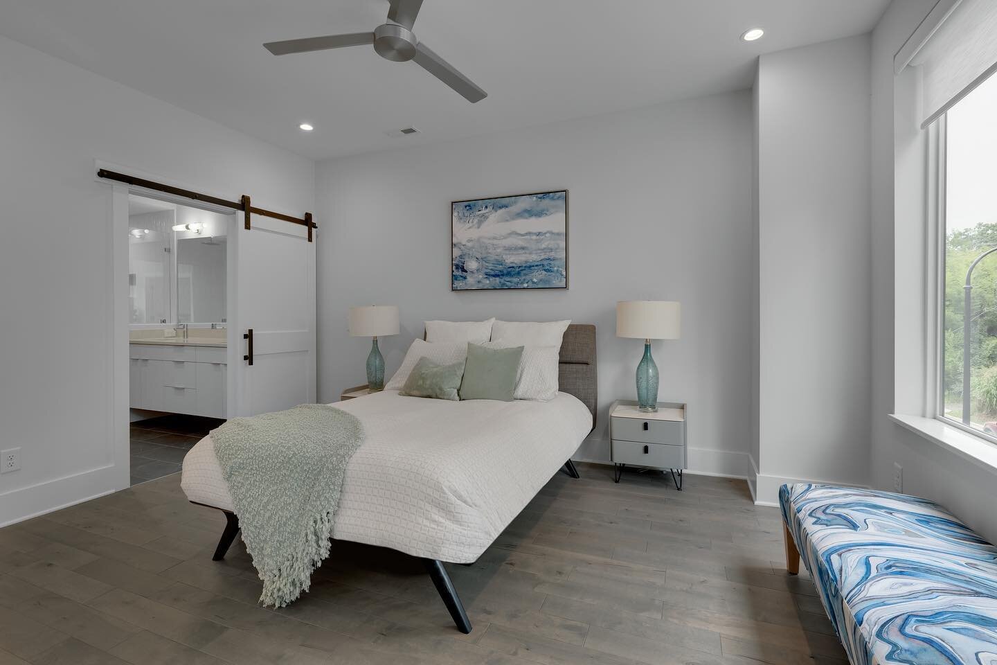 Have a relaxing weekend! Hope you have a chance to sleep in (or get up early for an adventure or to visit open houses if that&rsquo;s more your style!)

@theterracesdurham if you wish this beauty was your bedroom!

#trianglerealestate #trianglereales