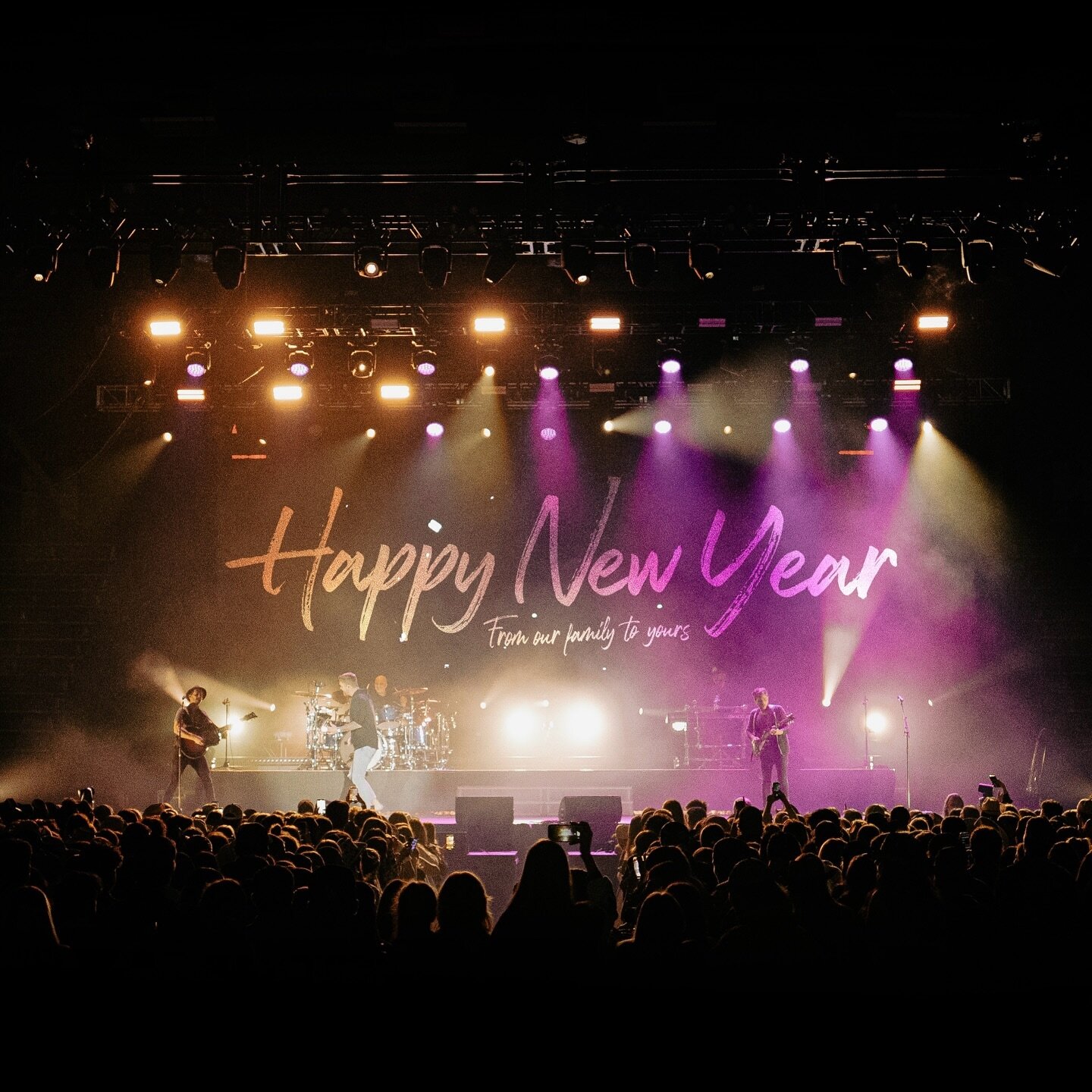 From our family to yours, cheers to another year of joy and love. OIBL has a big year ahead of us and we&rsquo;re pumped to show you what we&rsquo;re creating.

Talk soon,
OIBL Team

#betterlatethannever #concertphotography #eventplanning #concertpro