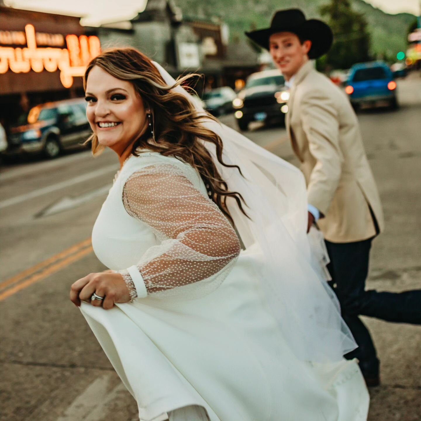 Where cowboys and the Tetons meet, the Wild West's spirit roams free.
Kinzie + Jacob are rodeo stars native to Jackson, WY. Their July day interview Tetons was a dream.
#jacksonhole #westernwedding