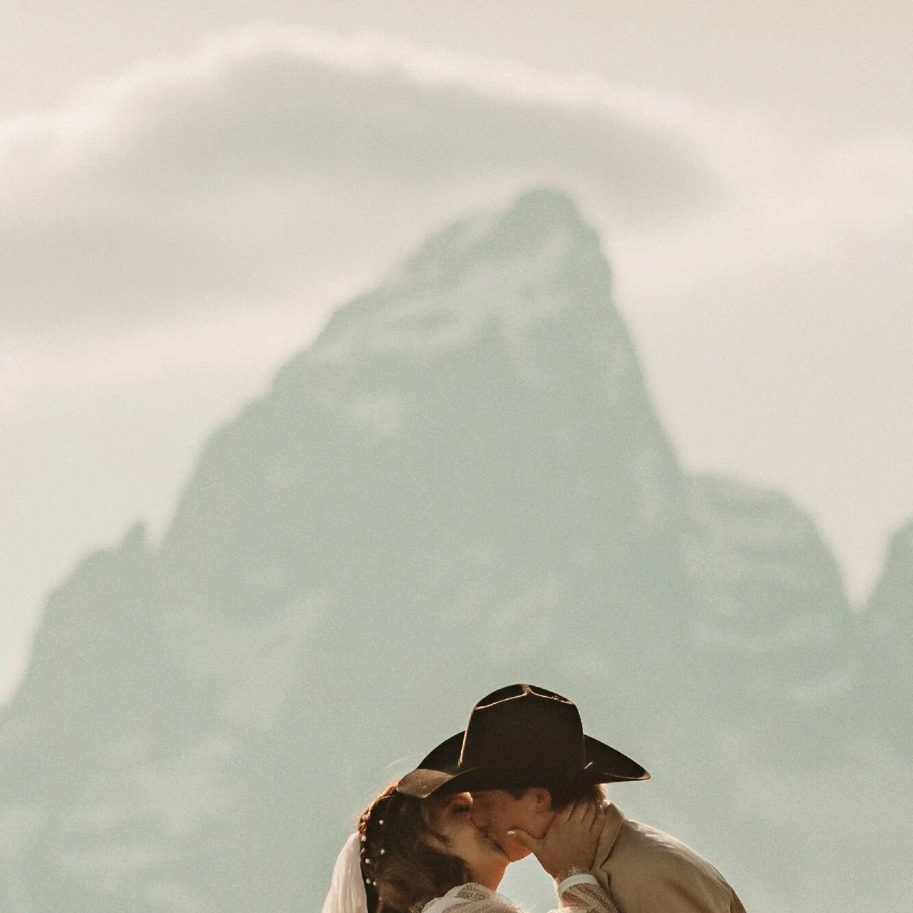 Where cowboys and the Tetons meet, the Wild West's spirit roams free.
Kinzie + Jacob are rodeo stars native to Jackson, WY. Their July day interview Tetons was a dream.
#jacksonhole #westernwedding