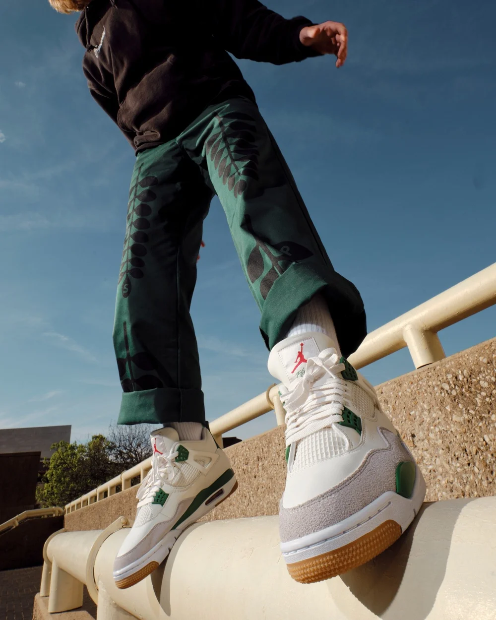 【Jordan 4 x Nike】SBレトロファイングリーンスニーカー Jordan 4 Retro SB Pine Green Men's - DR5415-103 - US