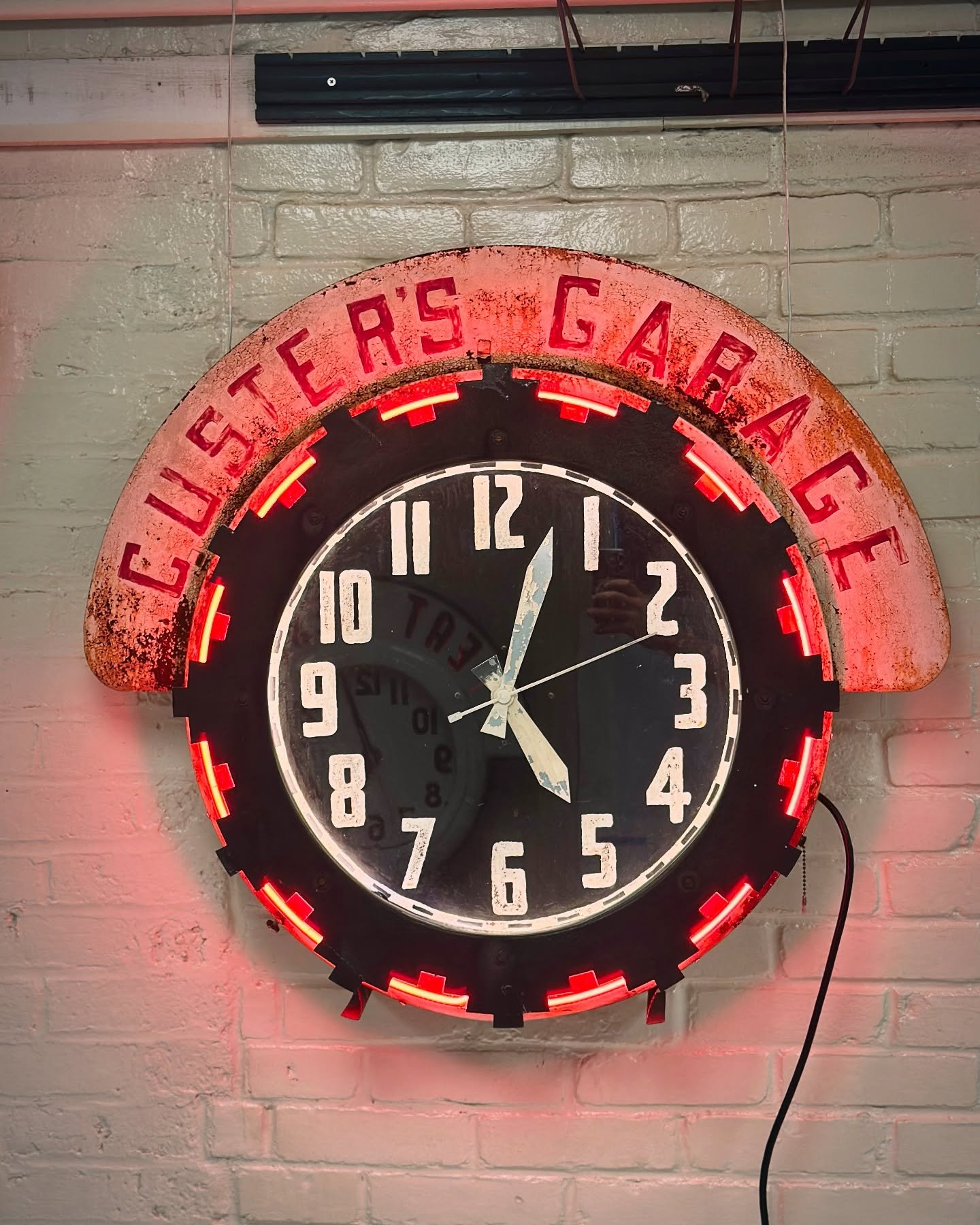 Picked up this beautiful patina&rsquo;d 1940s Aztec clock the other week. Restored with new neon tubes and everything electrical. 🕠