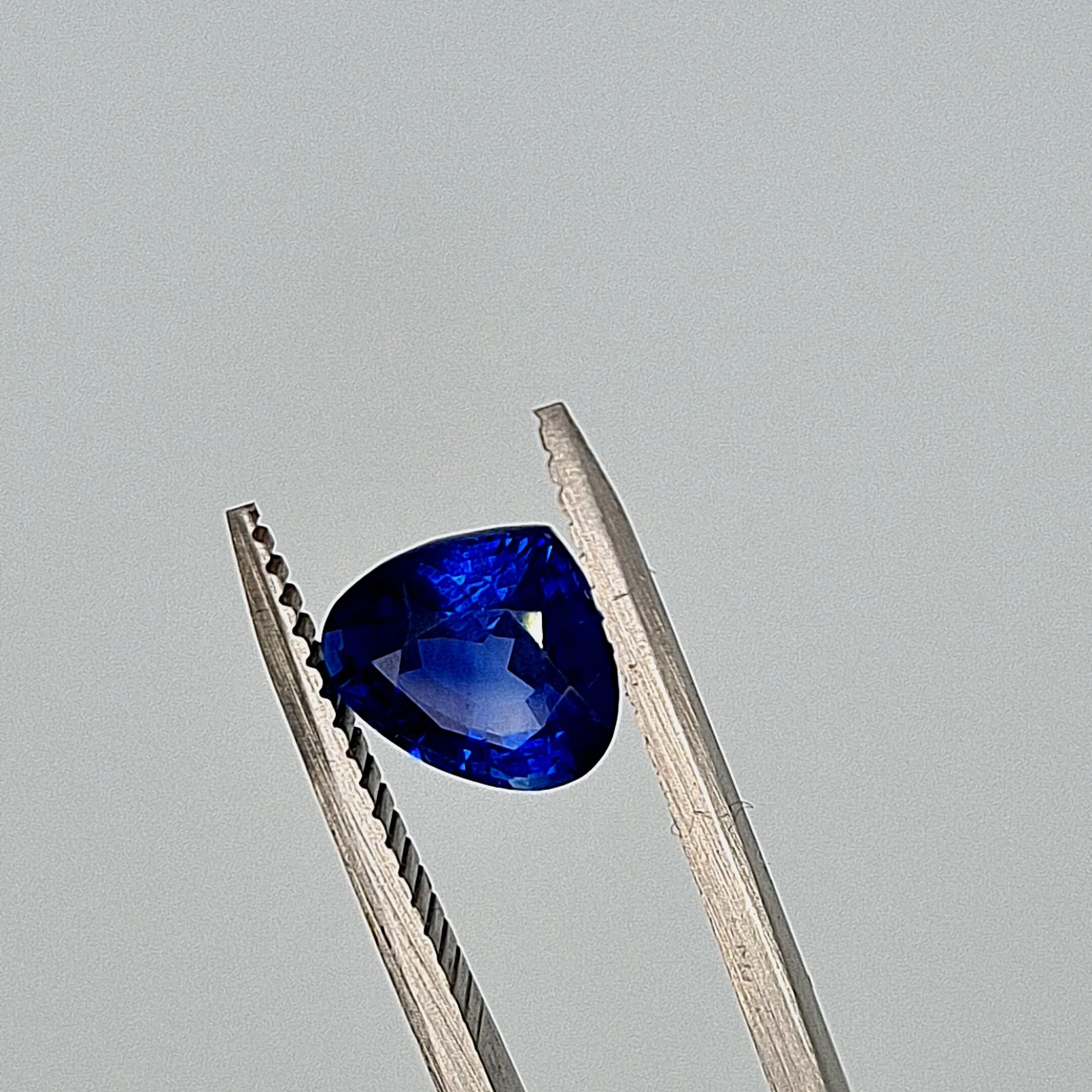 Sara_Handmade_Jewellery_ceylon_pear_sapphire.jpg