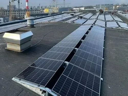 Tiesitkö, että Compoman-jätepuristimia valmistetaan myös omalla aurinkosähköllä?