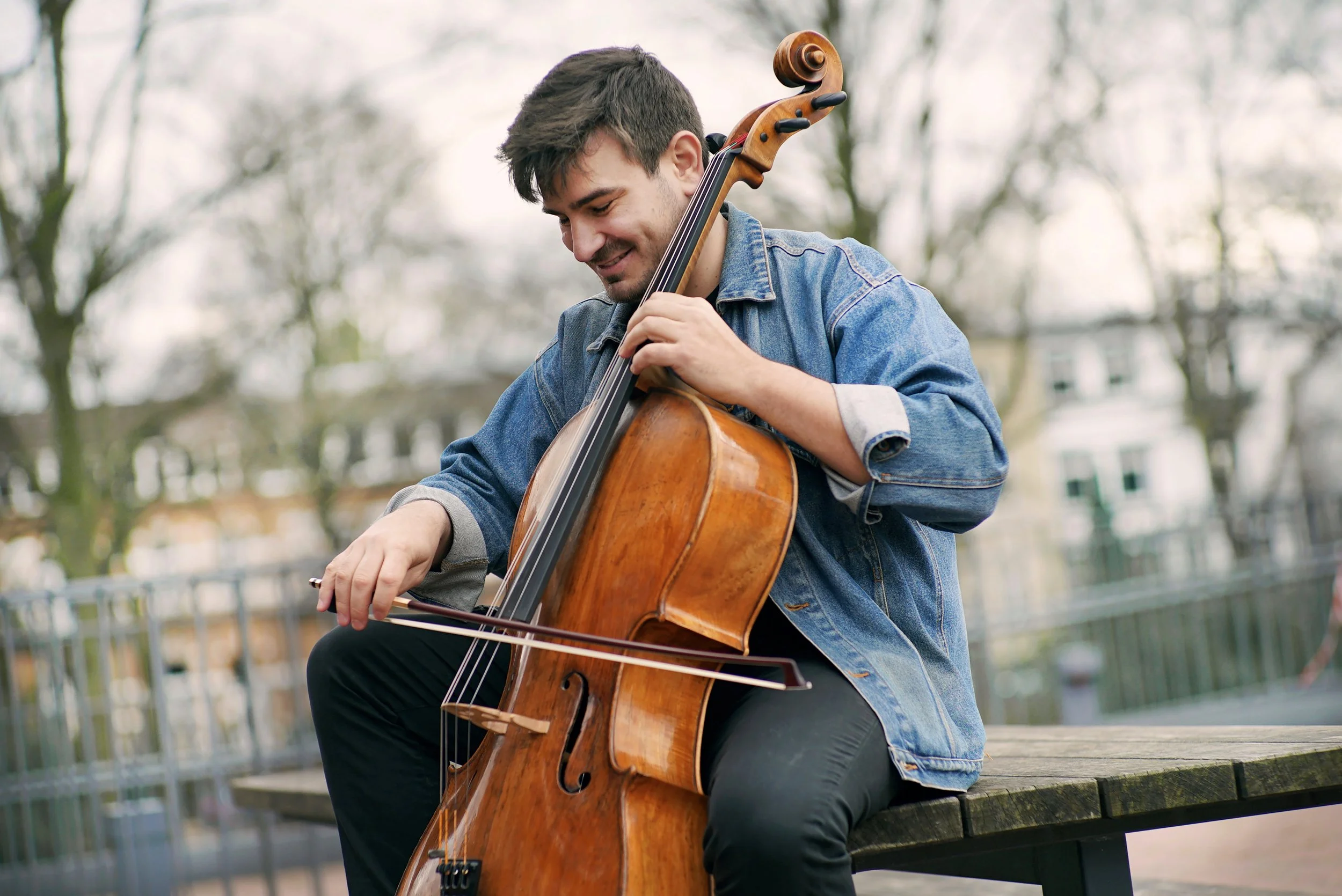 ΙΣΤΟΡΙΕΣ ΕΝΟΣ ΒΙΟΛΟΝΤΣΕΛΟΥ