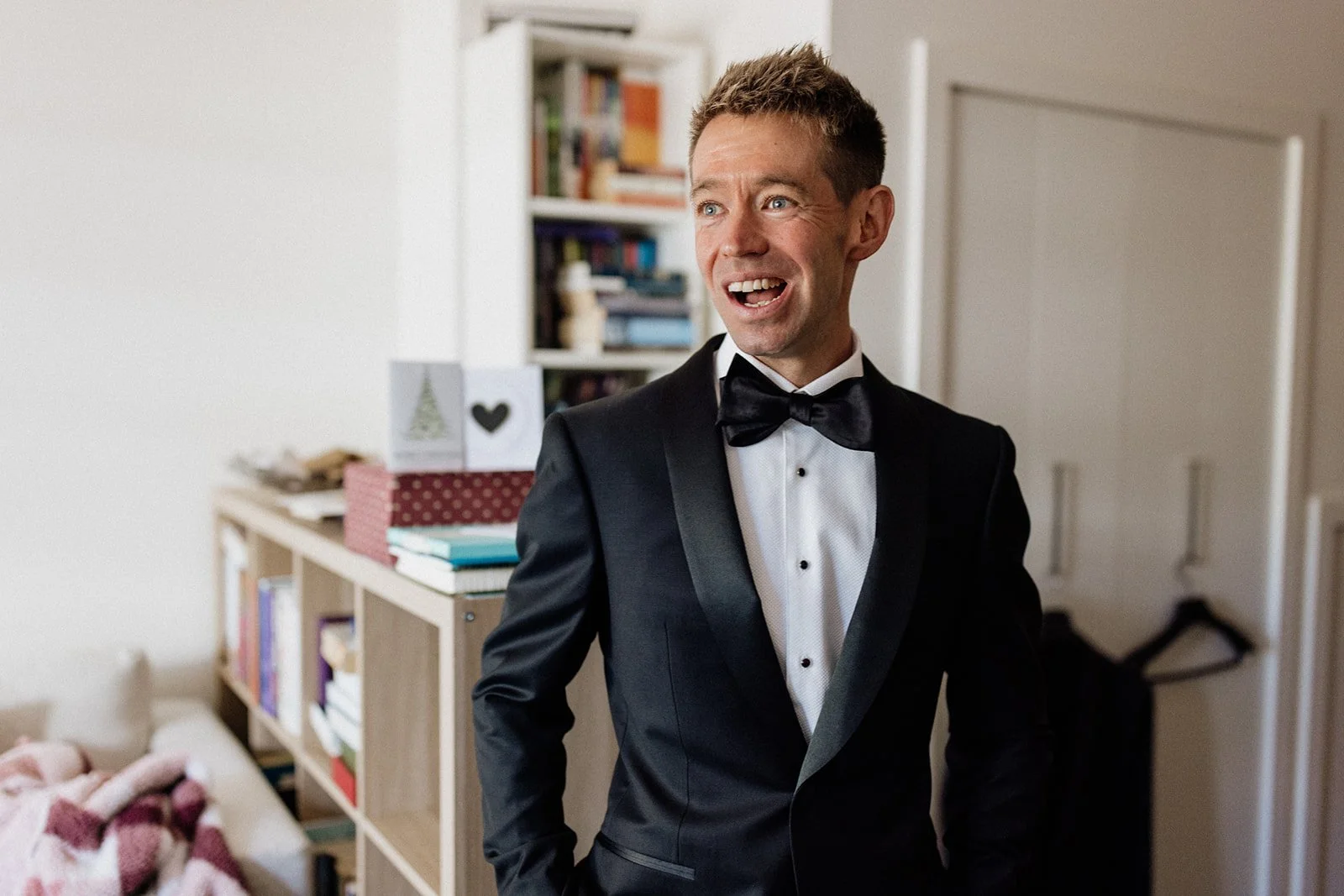 02 AliceShaneGroomPrep-36.jpg