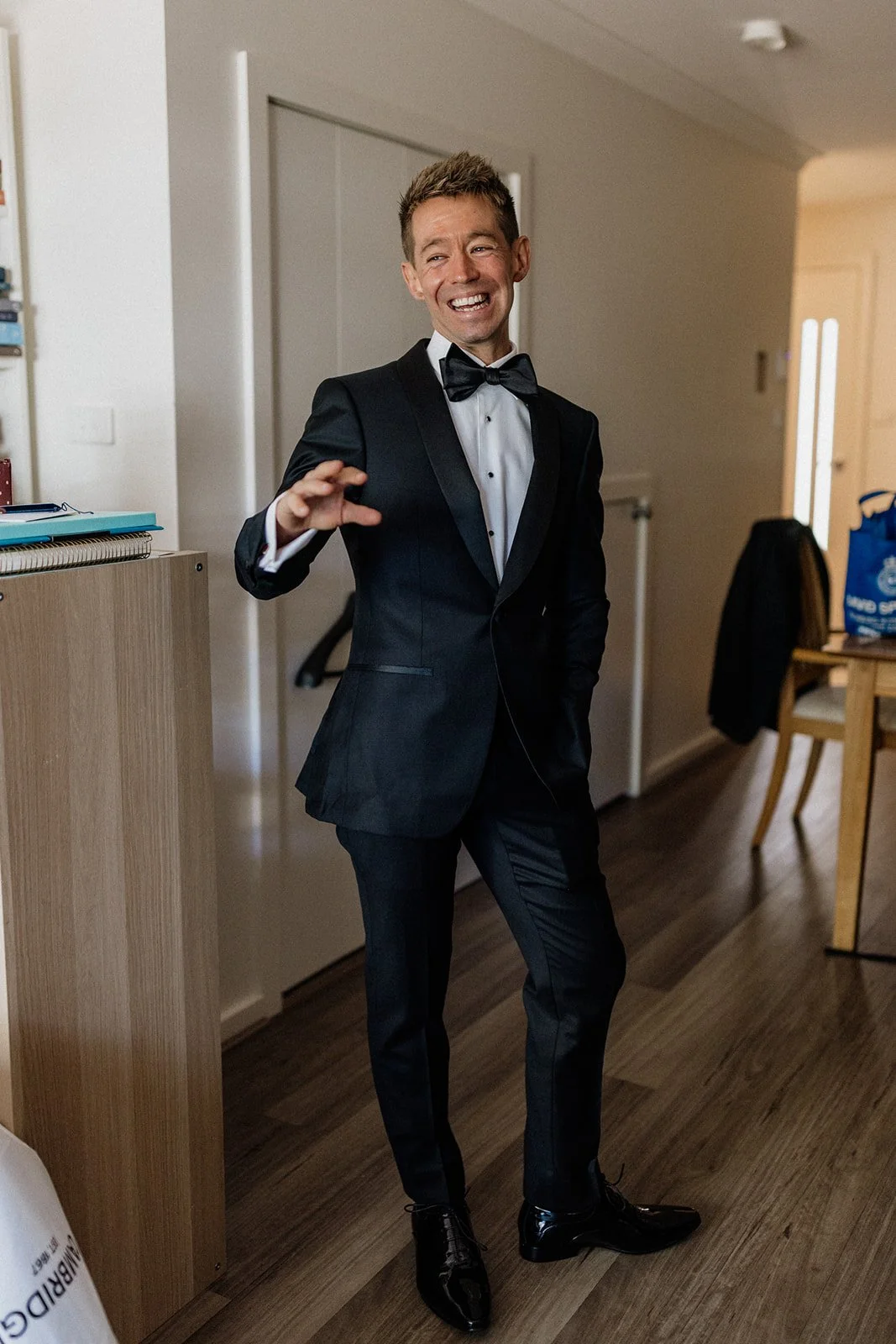 02 AliceShaneGroomPrep-37.jpg