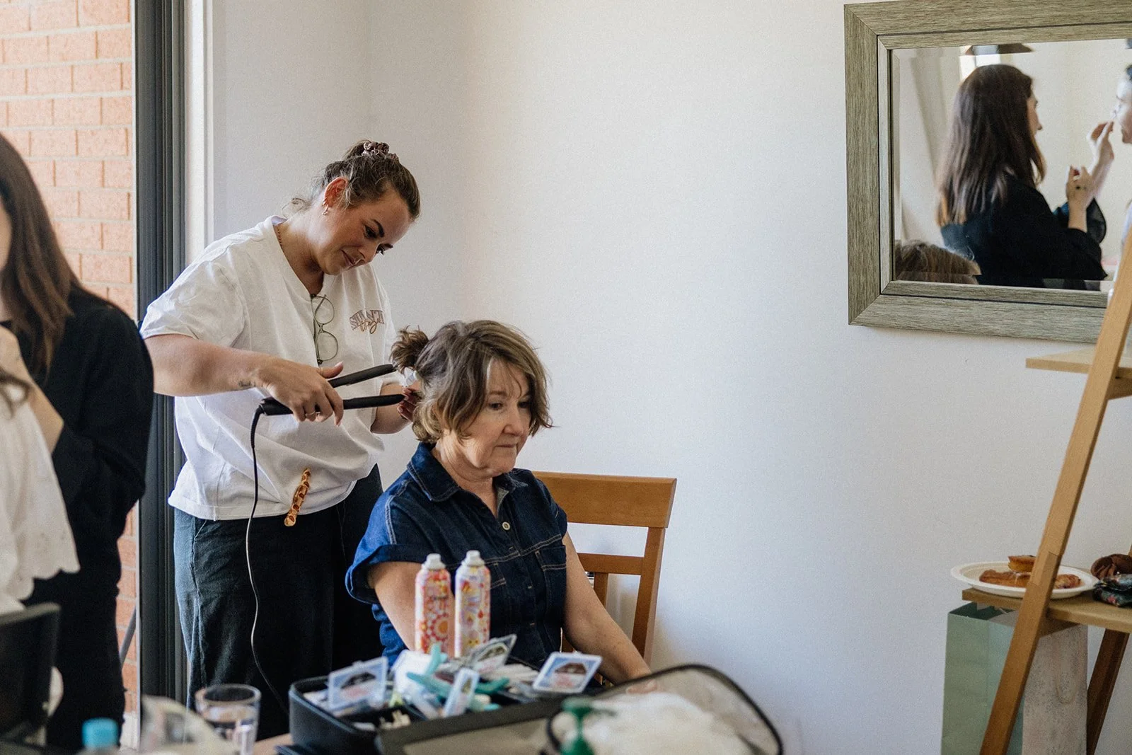 01 AliceShaneBridalPrep-17.jpg