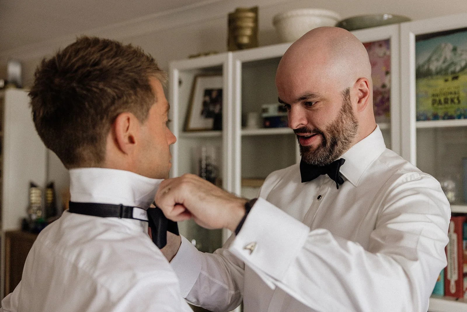 02 AliceShaneGroomPrep-22.jpg